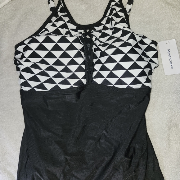 Plus size Swimsuit - Picture 2 of 8